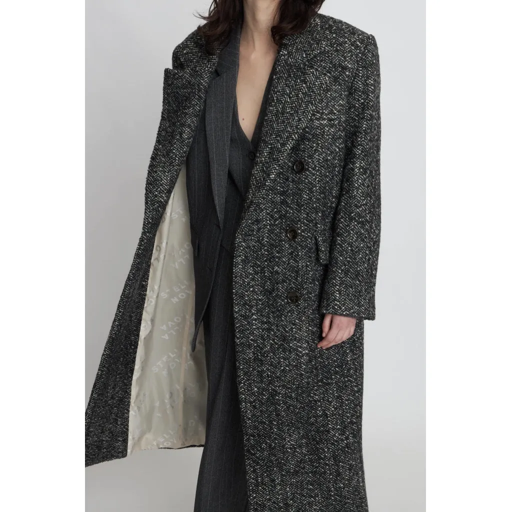 Coat with straight shoulders