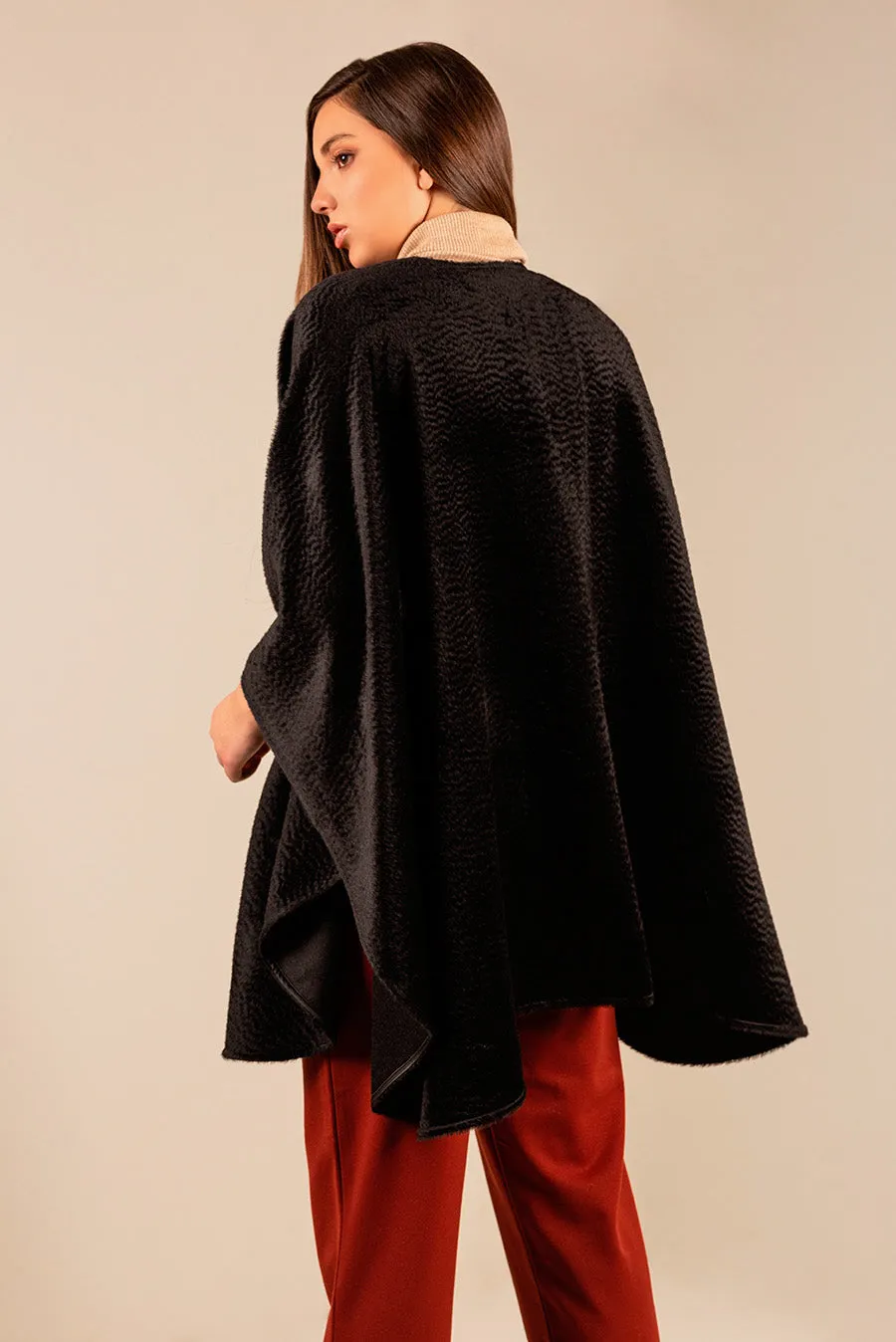 Uxa Cape Baby Alpaca Suri Color Black