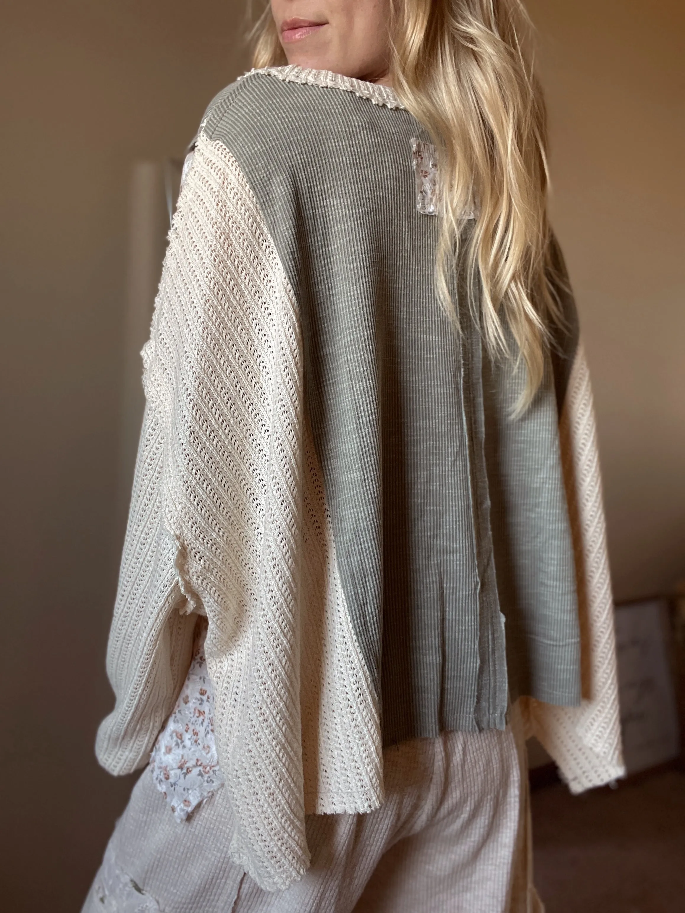 Vintage Washed V-Neck Floral Patch Ribbed Knit Top